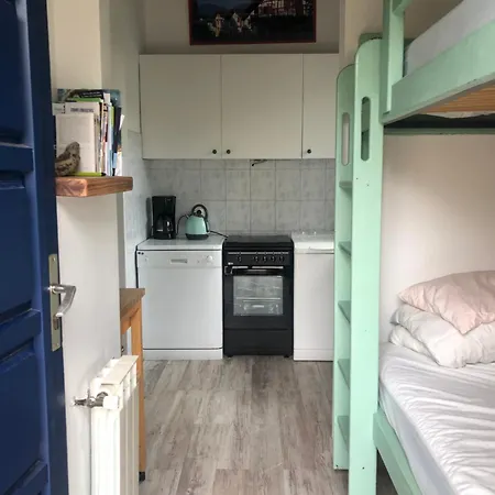 Lau Anaiak Kwatera prywatna *